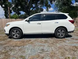 2017  Nissan Pathfinder - Image 11