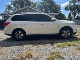 2017  Nissan Pathfinder - Image 10