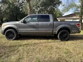 2010  Ford F150 - Image 10