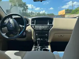 2017  Nissan Pathfinder - Image 18