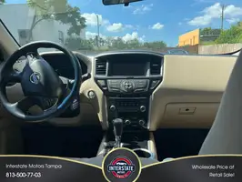 2017  Nissan Pathfinder - Image 3