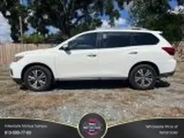 2017  Nissan Pathfinder - Image 27