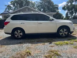 2017  Nissan Pathfinder - Image 4